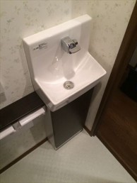 タンクレスでスッキリトイレに